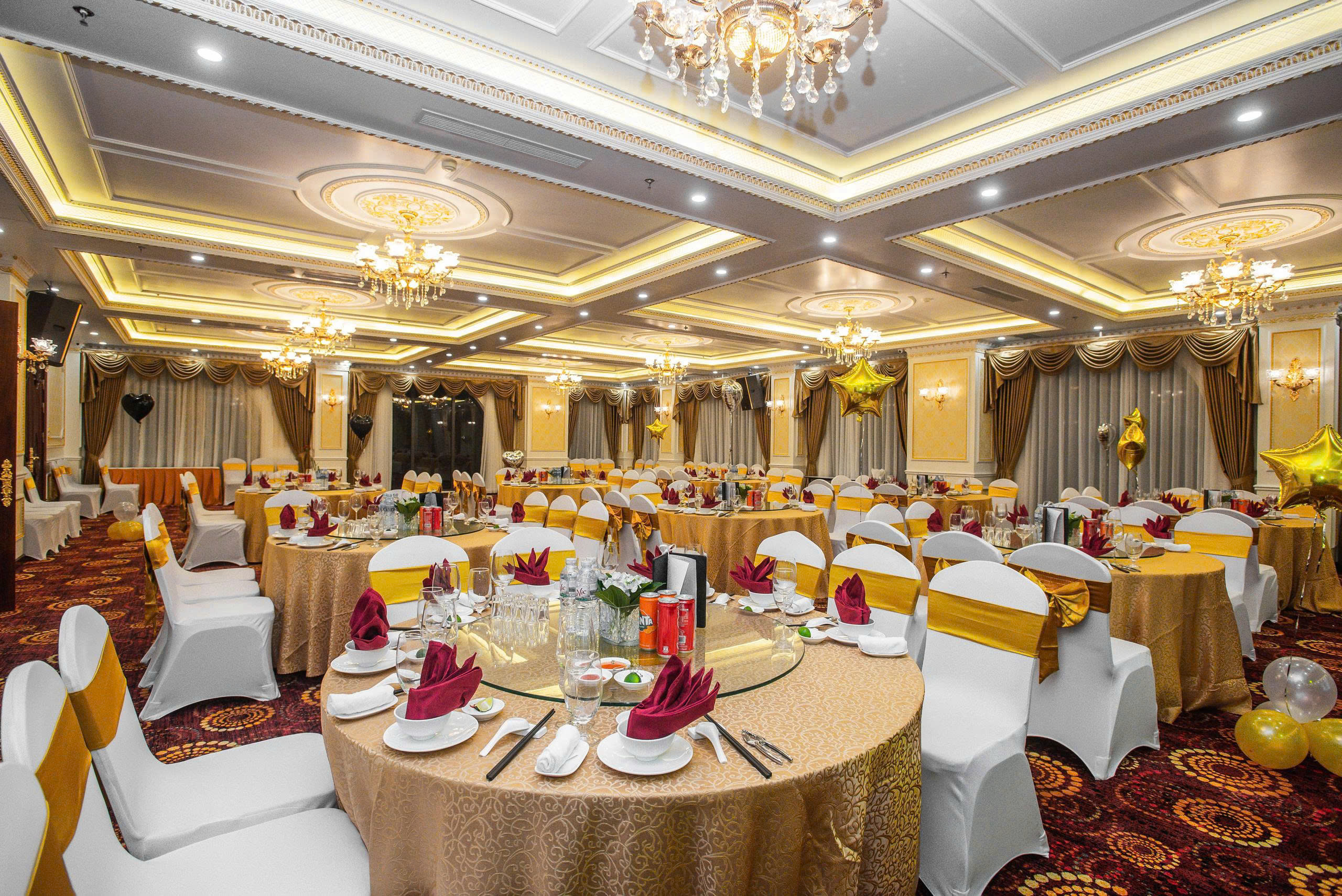 Nhà Hàng Ẩm Thực, Hội nghị