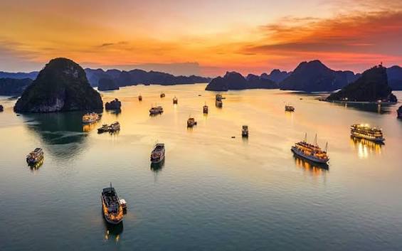 Vịnh Hạ Long trong sắc thu tháng 9